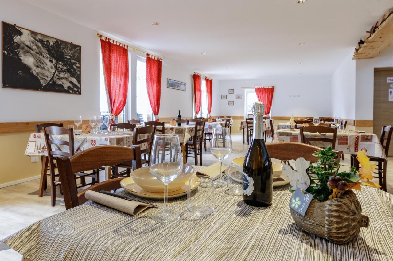 Albergo Ristorante Le Alpi La Frua Luaran gambar