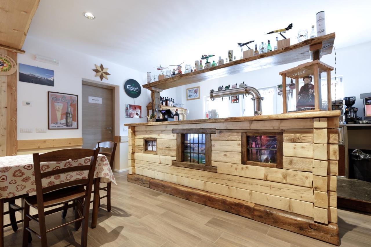 Albergo Ristorante Le Alpi La Frua Luaran gambar