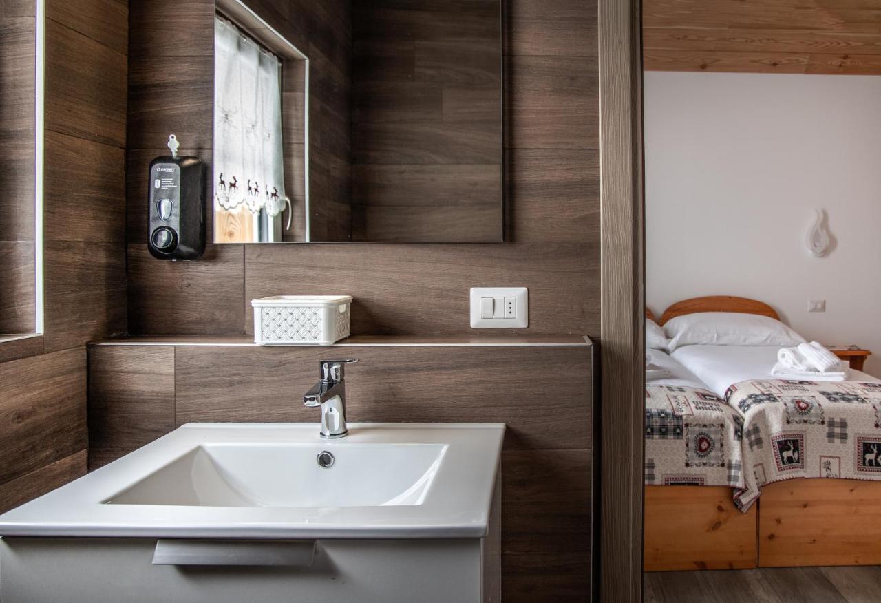 Albergo Ristorante Le Alpi La Frua Luaran gambar